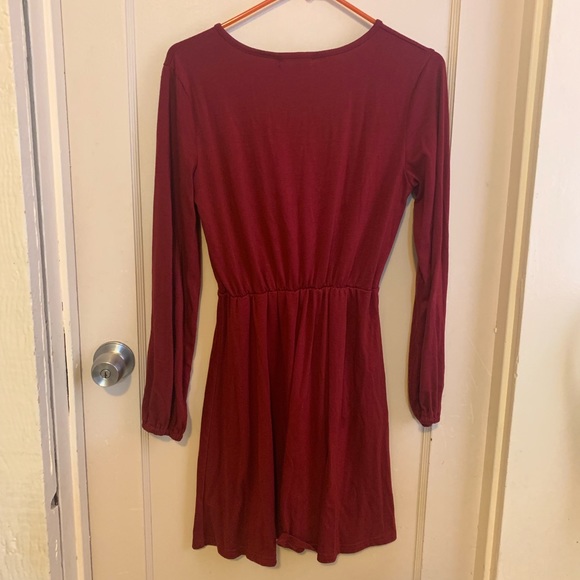 Long sleeved burgundy low cut dress - Picture 4 of 4